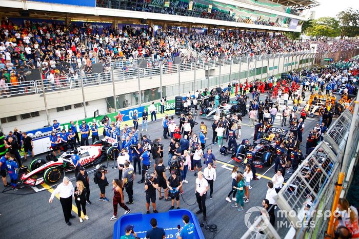 La ajetreada parrilla previa a la carrera Sprint