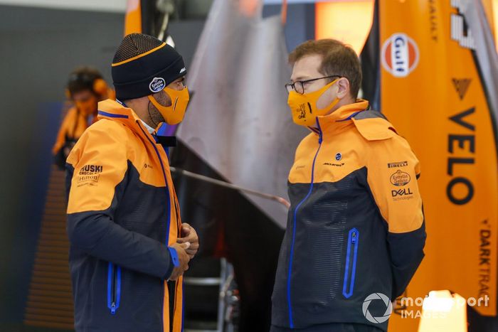 Carlos Sainz Jr., McLaren, Andreas Seidl, Director de McLaren