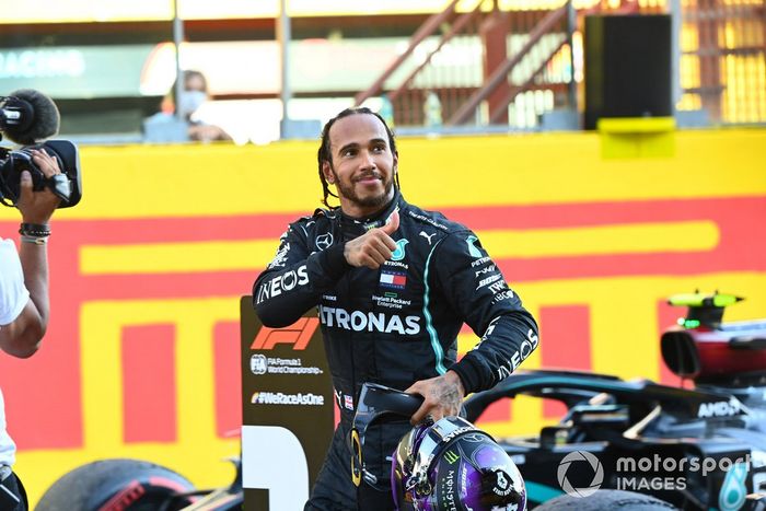 Ganador Lewis Hamilton, Mercedes-AMG F1 celebra en Parc Ferme