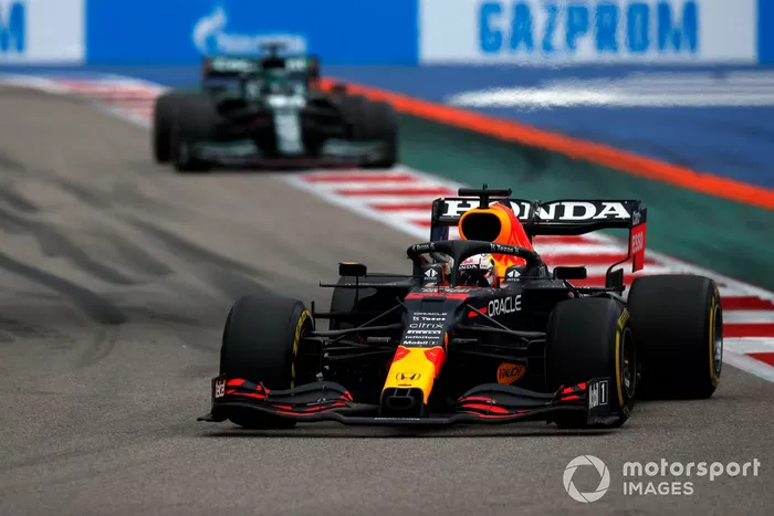 Max Verstappen, Red Bull Racing RB16B, Lance Stroll, Aston Martin AMR21
