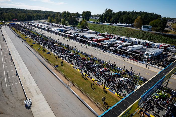 Pre-race fan walk