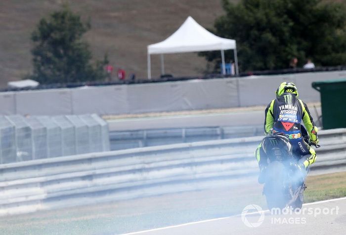 Valentino Rossi, Yamaha Factory Racing, rompe el motor