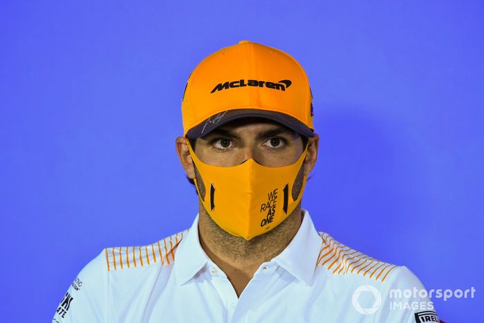 Carlos Sainz Jr., McLaren en la conferencia de prensa 
