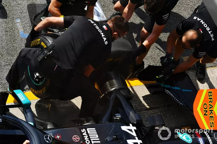 Mercedes practica un pitstop