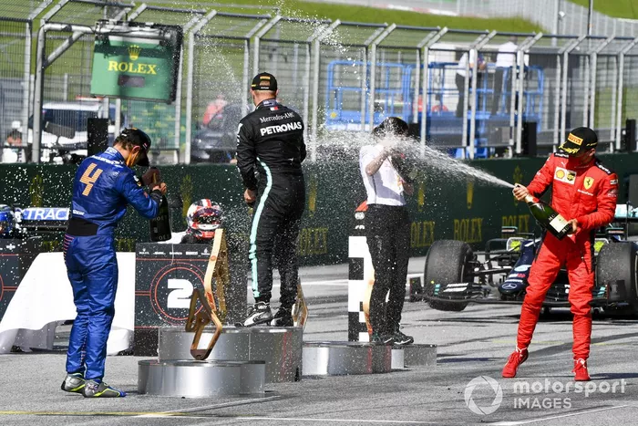 Podio: ganador de la carrera Valtteri Bottas, Mercedes-AMG Petronas F1, el segundo lugar Charles Leclerc, Ferrari, el tercer lugar Lando Norris, McLaren celebran