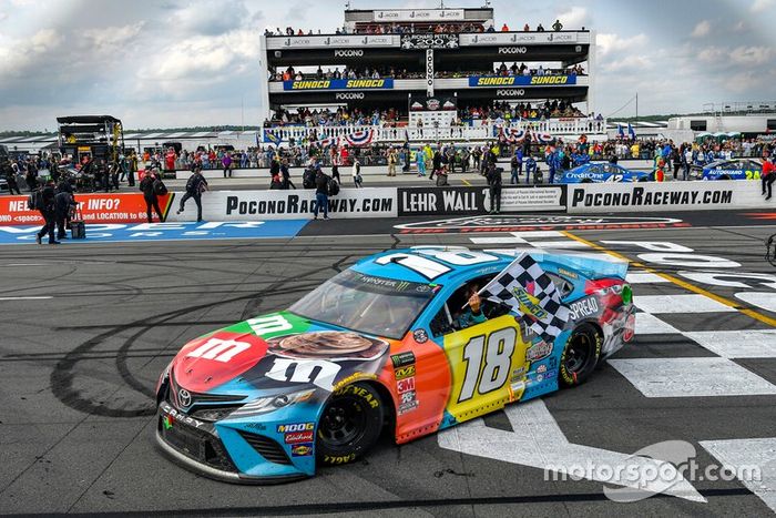 Race Winner Kyle Busch, Joe Gibbs Racing, Toyota Camry M&M's Hazelnut