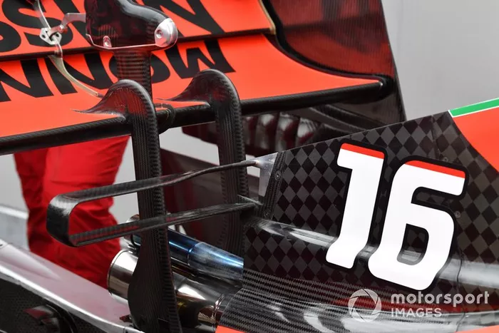 Ferrari SF90 parte aerodinámica debajo del alerón trasero