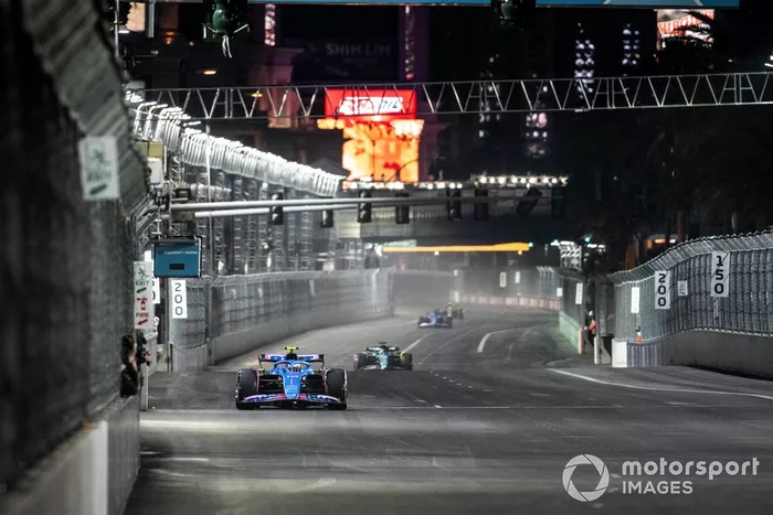 Pierre Gasly, Alpine A523, Lance Stroll, Aston Martin AMR23