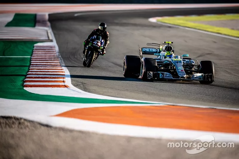 Lewis Hamilton, Yamaha MotoGP YZR-M1, Valentino Rossi, Mercedes-AMG F1 W08