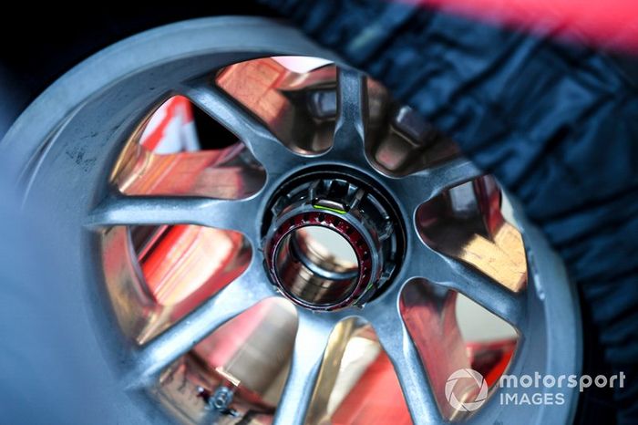 Llanta del Ferrari SF1000 