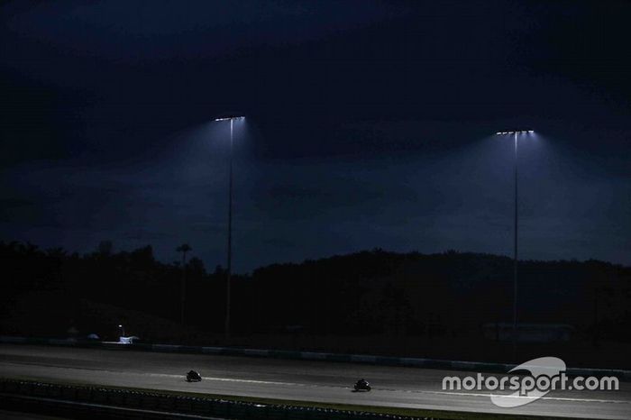 Acción nocturna en la pista