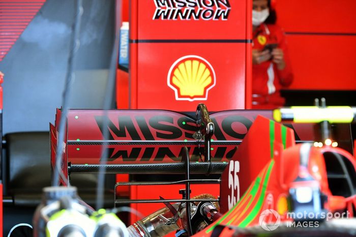 Alerón trasero del coche de Carlos Sainz Jr., Ferrari SF21