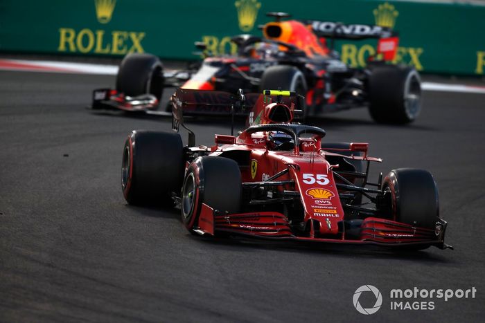 Carlos Sainz Jr, Ferrari SF21, Max Verstappen, Red Bull Racing RB16B