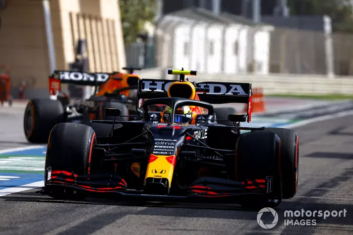 Sergio Pérez, Red Bull Racing RB16B, Max Verstappen, Red Bull Racing RB16B