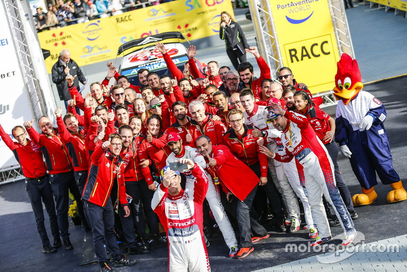 Sébastien Loeb, Daniel Elena, Citroën World Rally Team Citroën C3 WRC con el equipo