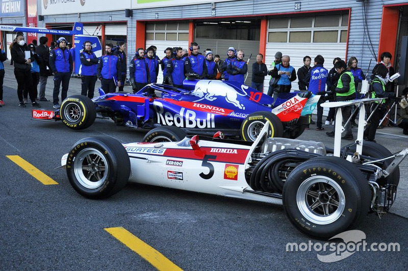 Toro Rosso STR13 dan Honda RA301