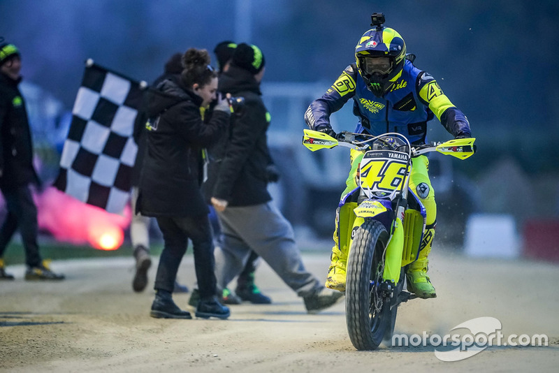 Valentino Rossi beraksi di ranch miliknya