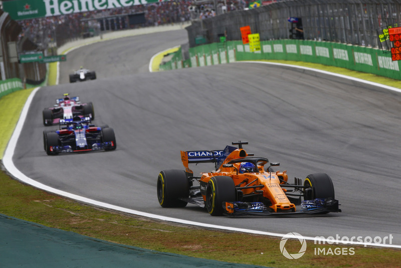 Фернандо Алонсо, McLaren MCL33, Брендон Хартлі, Toro Rosso STR13, Естебан Окон, Racing Point Force India VJM11
