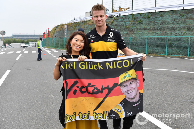 Nico Hulkenberg, Renault Sport F1 Team and fan and banner