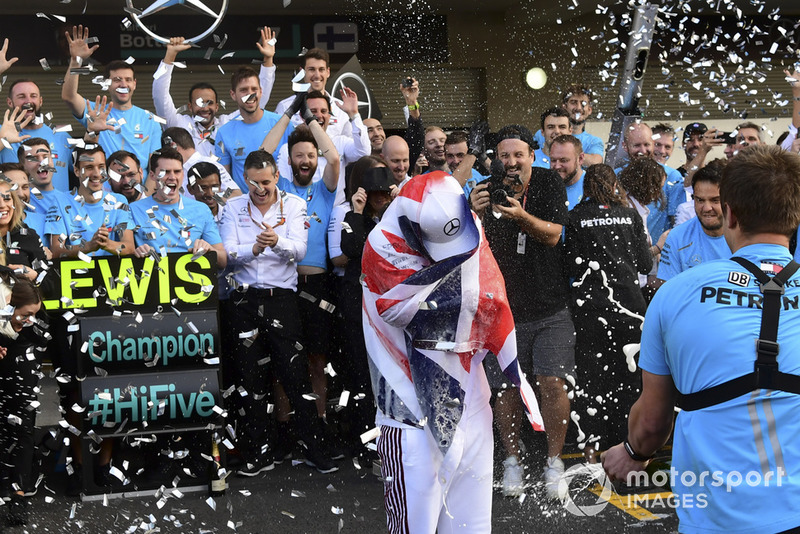 Lewis Hamilton, Mercedes AMG F1 celebrates with his team 