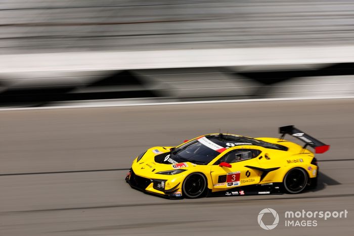 #3 Corvette Racing by Pratt Miller Motorsports Corvette Z06 GT3.R: Antonio García, Alexander Sims, Daniel Juncadella