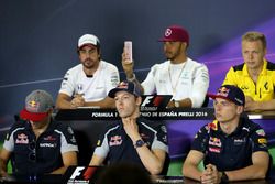 Daniil Kvyat, Scuderia Toro Rosso y Max Verstappen, Red Bull Racing