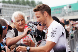 Jenson Button, McLaren signs autographs for the fans