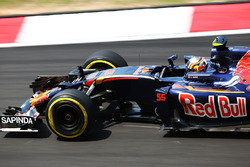 Карлос Сайнс, Scuderia Toro Rosso STR11
