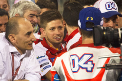 Casey Stoner feliciteert Andrea Dovizioso, Ducati Team met zijn tweede plaats