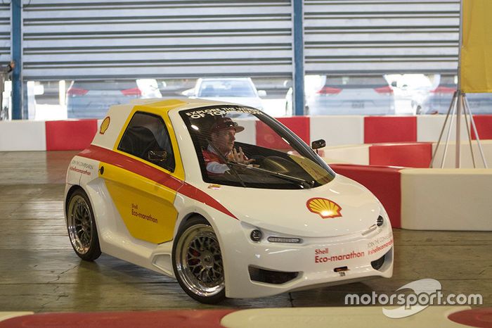 Kimi Raikkonen, Ferrari conduce el Shell Eco-marathon car