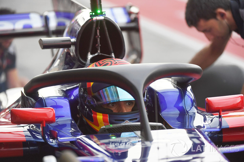 Carlos Sainz Jr., Scuderia Toro Rosso STR12, halo