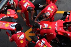 Simulation d'arrêt au stand pour les mécaniciens Ferrari
