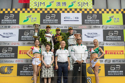 Podio: Ganador Laurens Vanthoor; segundo Kévin Estre, tercero Maro Engel