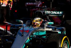 Lewis Hamilton, Mercedes AMG F1 W08, deuxième, arrive dans le Parc Fermé