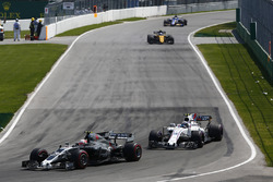 Kevin Magnussen, Haas F1 Team VF-17, Lance Stroll, Williams FW40