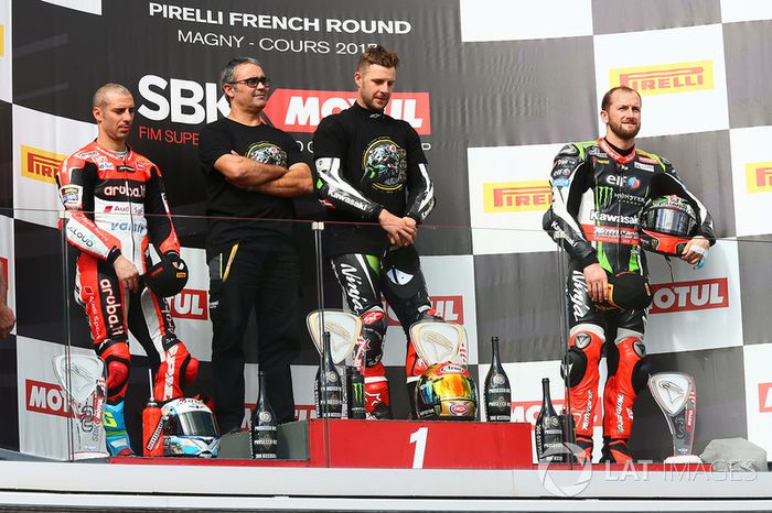 Podio: ganador de la carrera y campeón de 2017 Jonathan Rea, Kawasaki Racing, segundo lugar Marco Melandri, Ducati Team y tercer lugar Tom Sykes, Kawasaki Racing