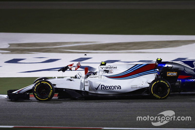 Lance Stroll, Williams FW40, collides with Carlos Sainz Jr., Scuderia Toro Rosso STR12