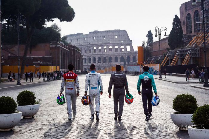 Exhibición en las calles de Roma.