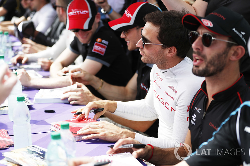 Jérôme d'Ambrosio, Dragon Racing, an Jose Maria Lopez, Dragon Racing, at the autograph session