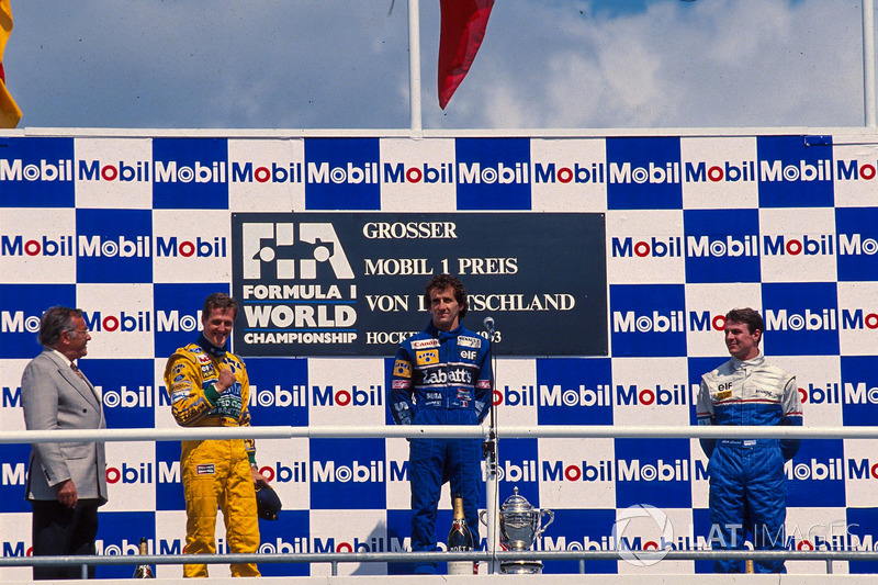 Podium : le vainqueur Alain Prost, Williams, le deuxième Michael Schumacher, Benetton, le troisième Mark Blundell, Ligier