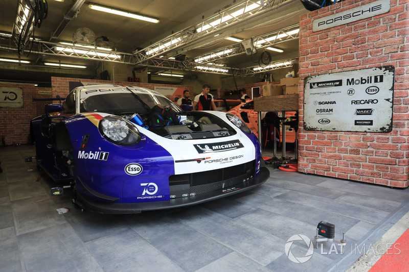 #91 Porsche GT Team Porsche 911 RSR