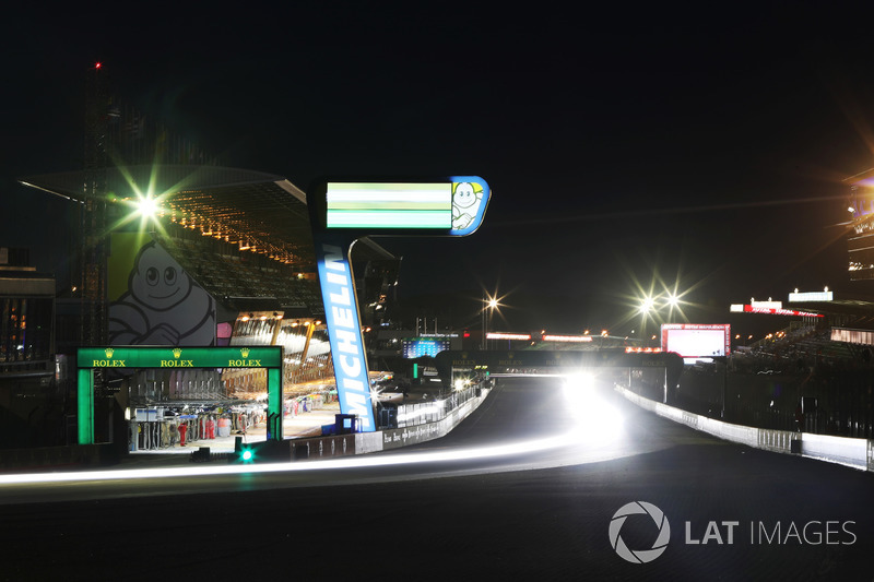 Lights at Le Mans
