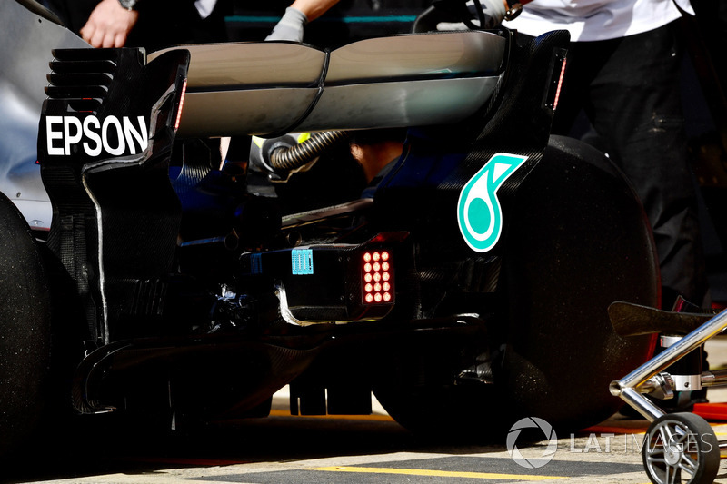 Lewis Hamilton, Mercedes-AMG F1 W09 dengan lampu sayap belakang
