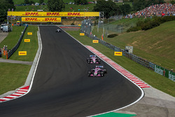 Esteban Ocon, Force India VJM11 Y Sergio Perez, Force India VJM11