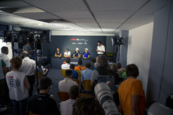 Ромен Грожан, Haas F1 Team, Фернандо Алонсо, McLaren, Естебан Окон, Force India, П'єр Гаслі