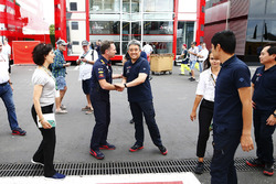 Christian Horner, Takım patronu, Red Bull Racing, ve Masashi Yamamoto, Genel Müdür, Honda Motorsport