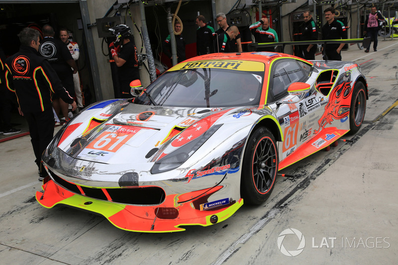 #61 Clearwater Racing Ferrari 488 GTE