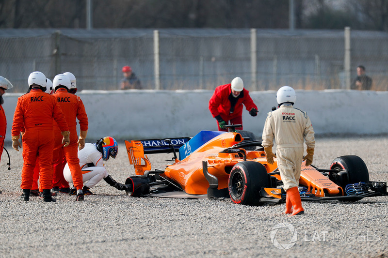 Fernando Alonso, McLaren MCL33 spins into the gravel trap after his rear wheel comes off