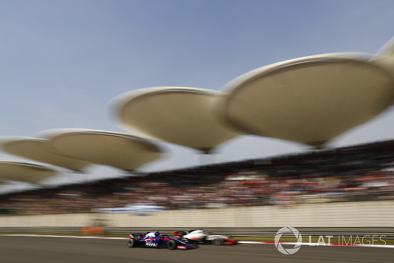 Aksi balap F1 GP Tiongkok