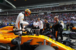 Stoffel Vandoorne, McLaren, en la parrilla